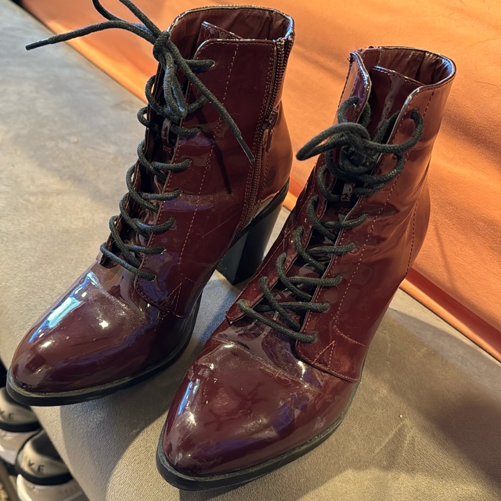 Size 7 patent pleather heel boots